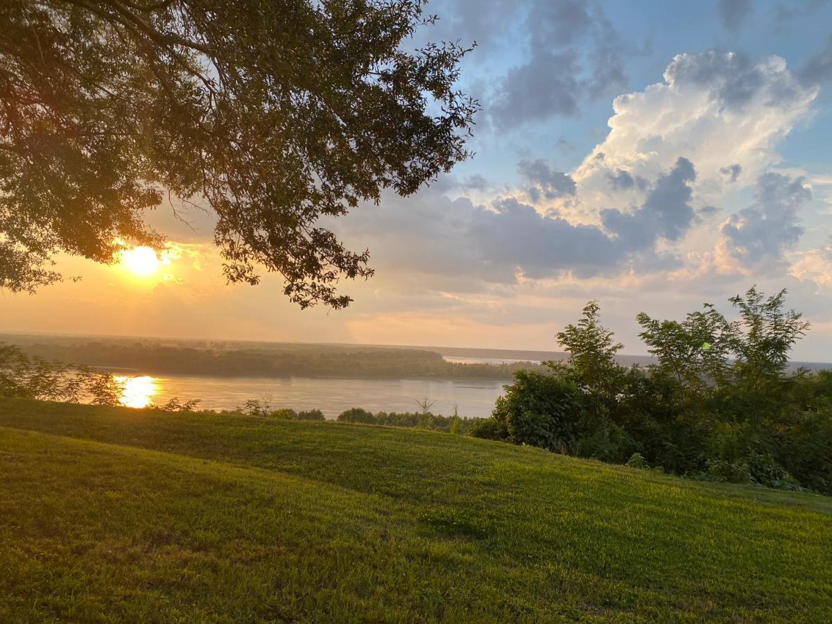 The King'S Daughters B And B On The Bluff Overlooking The Mighty Mississippi Bed & Breakfast Natchez Exterior photo